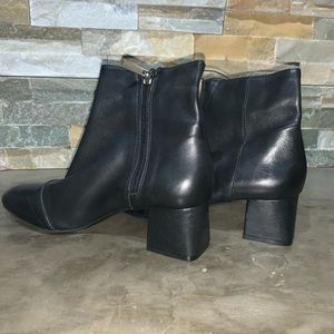 Zara Black wide heel Booties !